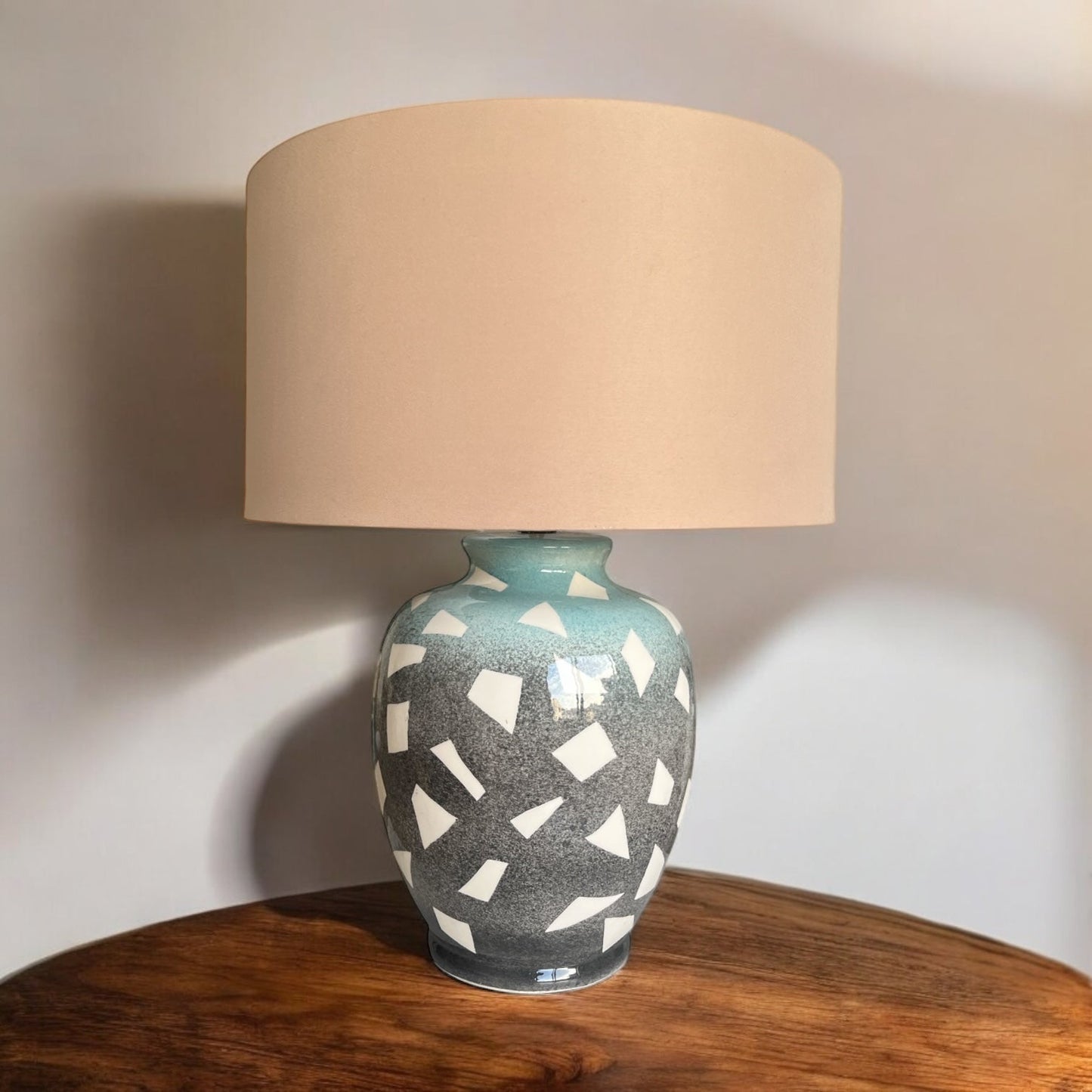 مصباح طاولة "جميلة"